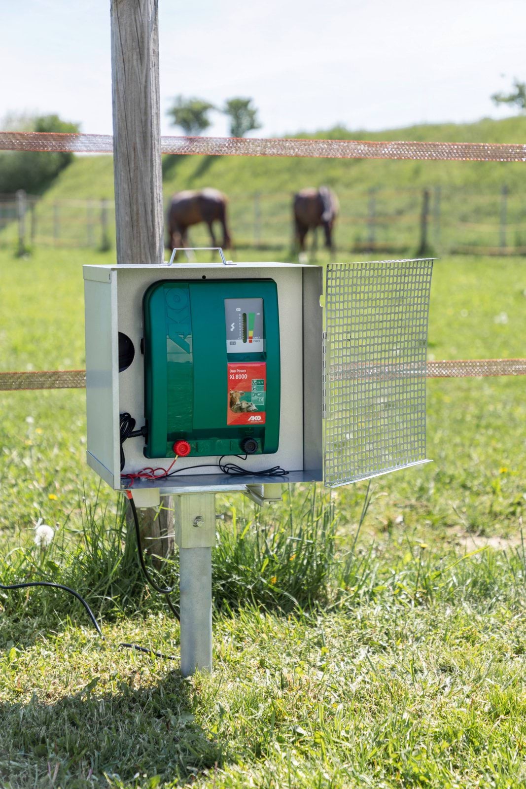 Skrzynka antykradzieżowa z przykładowym elektryzatotorem AKO Skrzynka-antykradziezowa-z-przykladowym-elektryzatotorem-AKO-100x100
